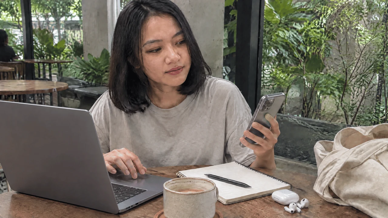 Produk Digital vs Jasa Digital: Mana yang Lebih Cocok Buat Kamu?
